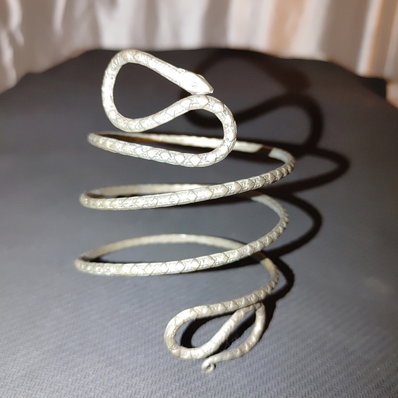 Jewelry - Vintage silver tone snake coil Cleopatra belly dancer adjustable cuff bracket